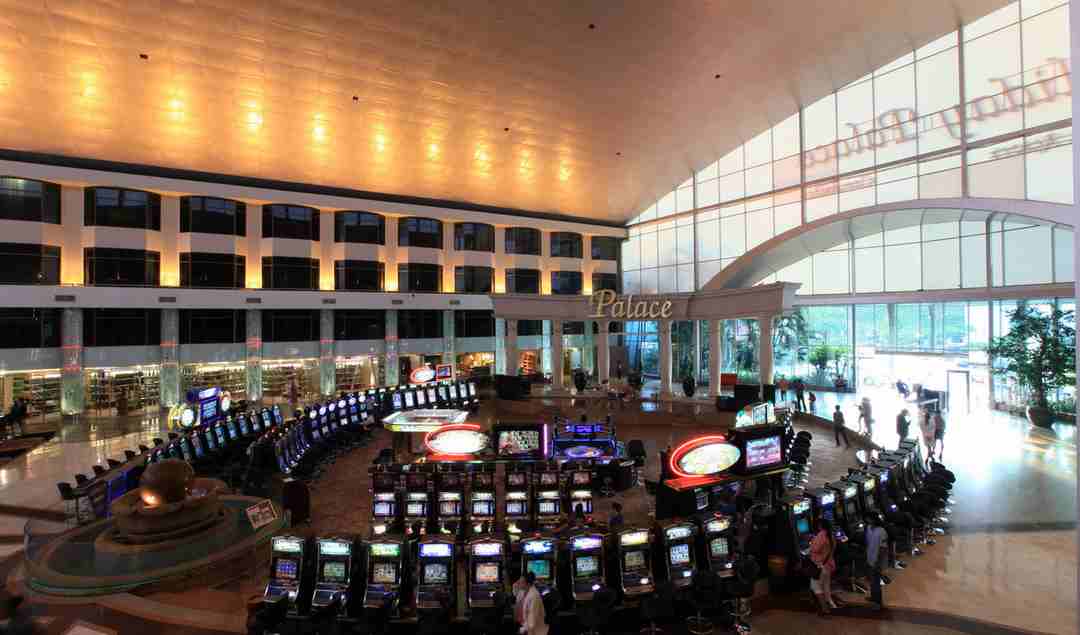 Holiday Palace Casino sở hữu đa dạng bàn chơi cờ bạc đỉnh cao